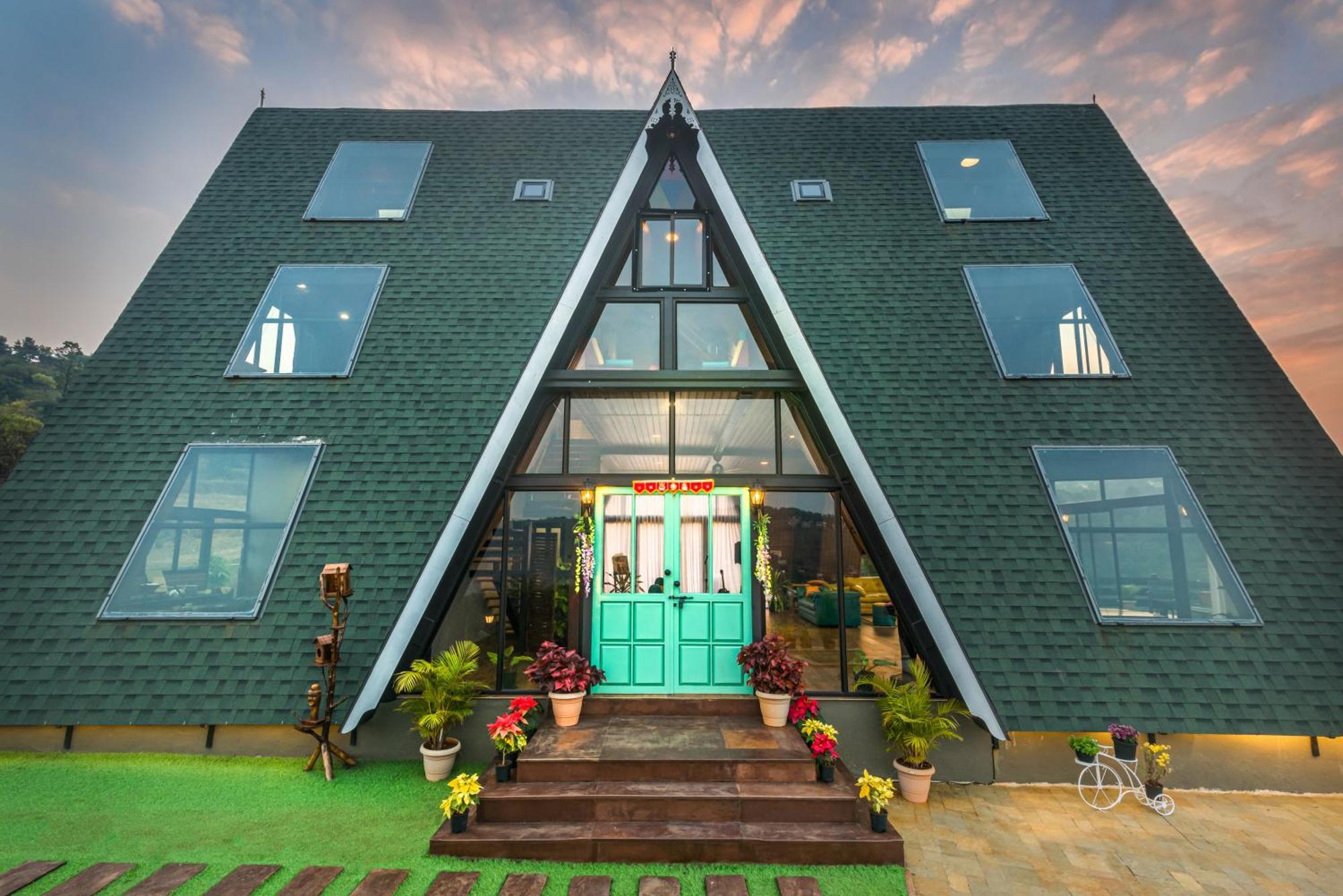 Saffronstays A Vantage, Panchgani - A Pyramid Shaped Unique Luxury Villa With Infinity Valley Views Extérieur photo