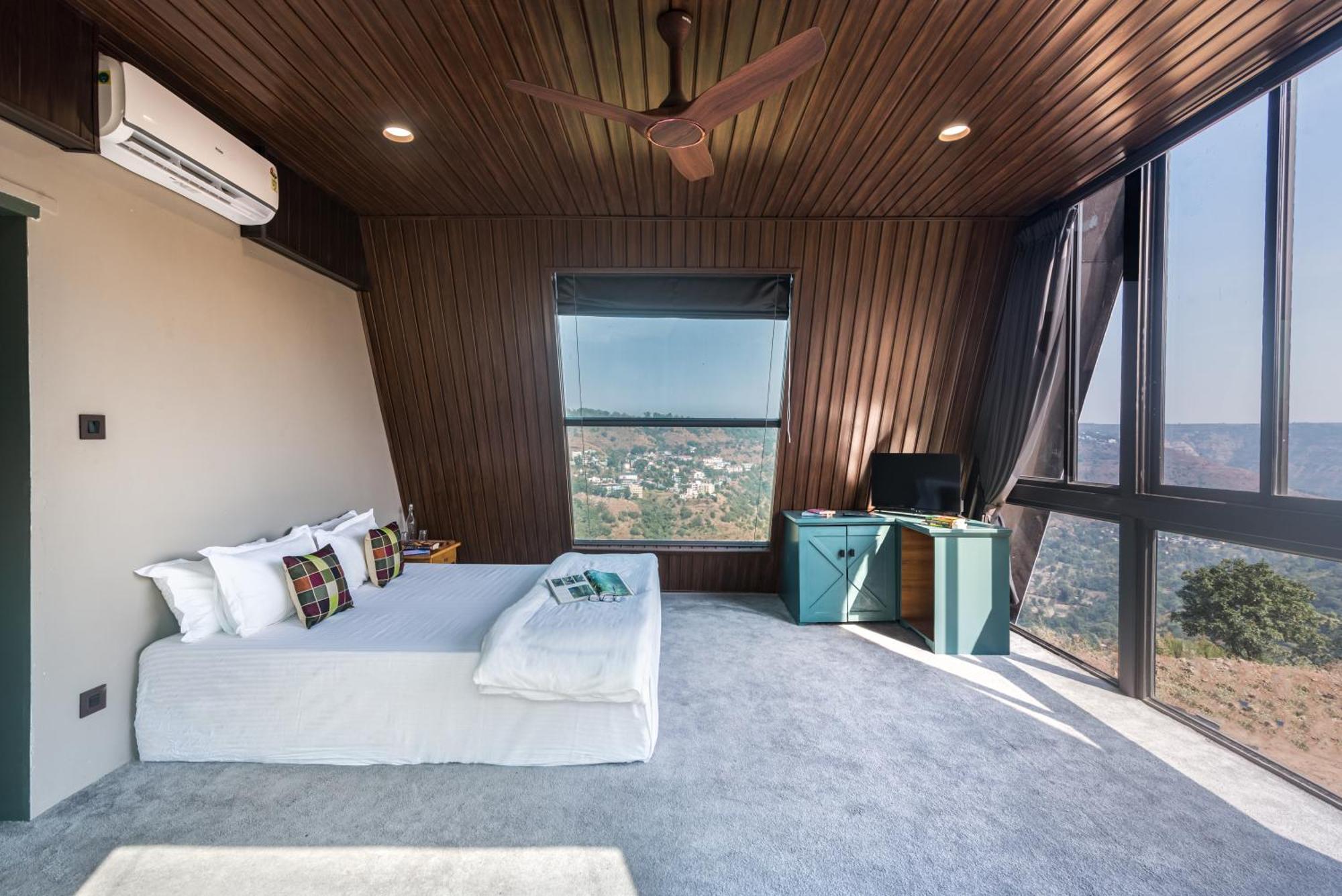 Saffronstays A Vantage, Panchgani - A Pyramid Shaped Unique Luxury Villa With Infinity Valley Views Extérieur photo
