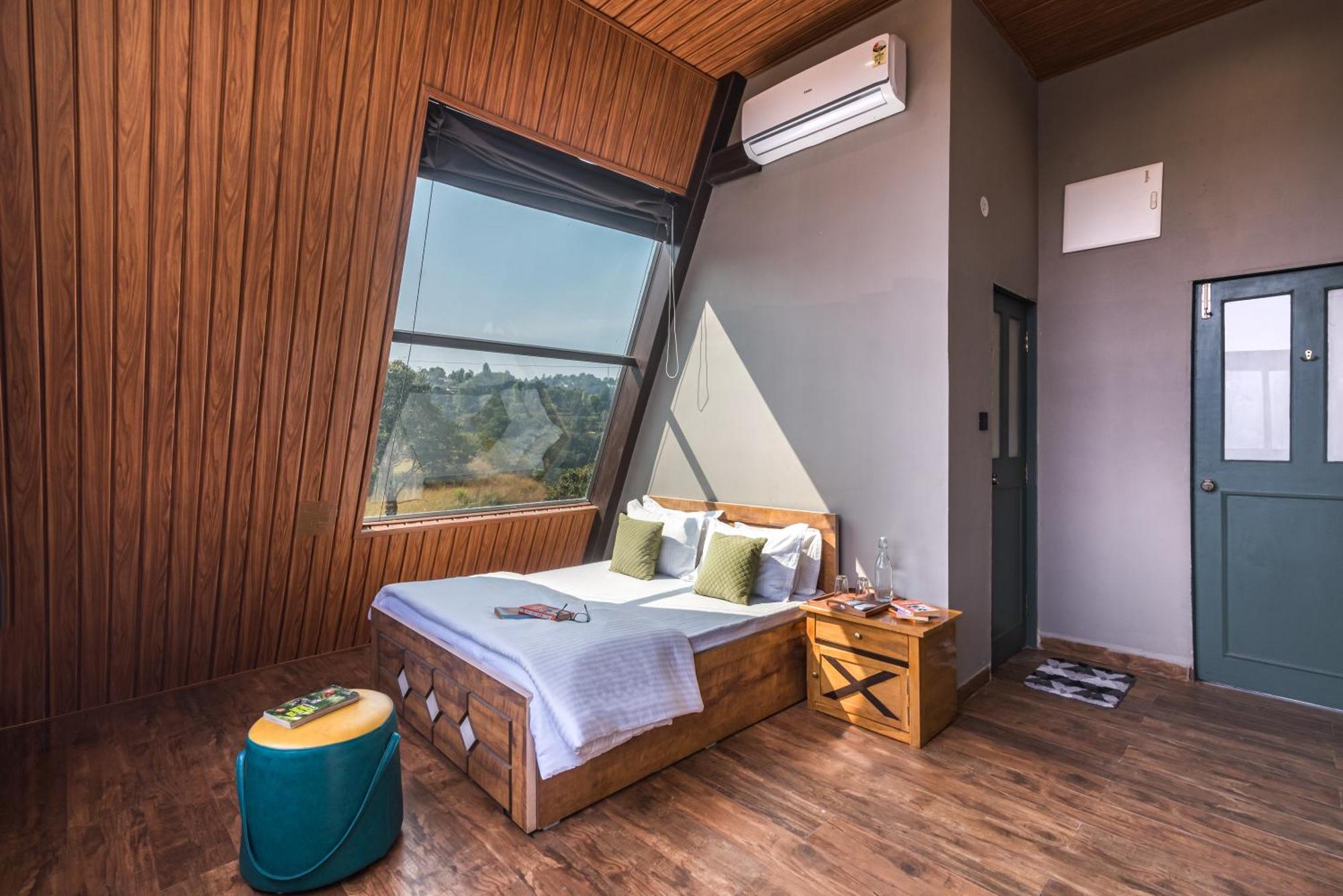 Saffronstays A Vantage, Panchgani - A Pyramid Shaped Unique Luxury Villa With Infinity Valley Views Extérieur photo