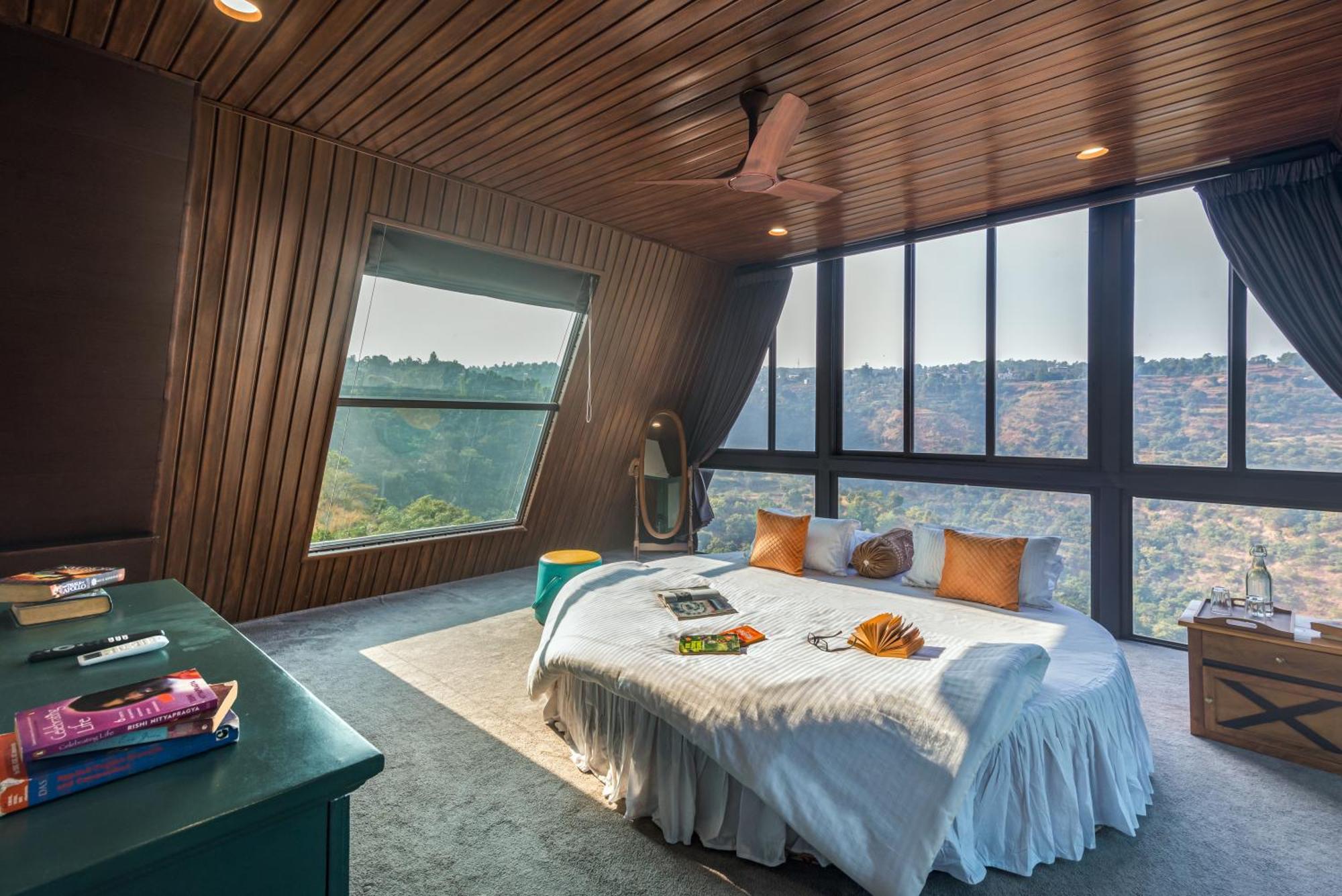Saffronstays A Vantage, Panchgani - A Pyramid Shaped Unique Luxury Villa With Infinity Valley Views Extérieur photo