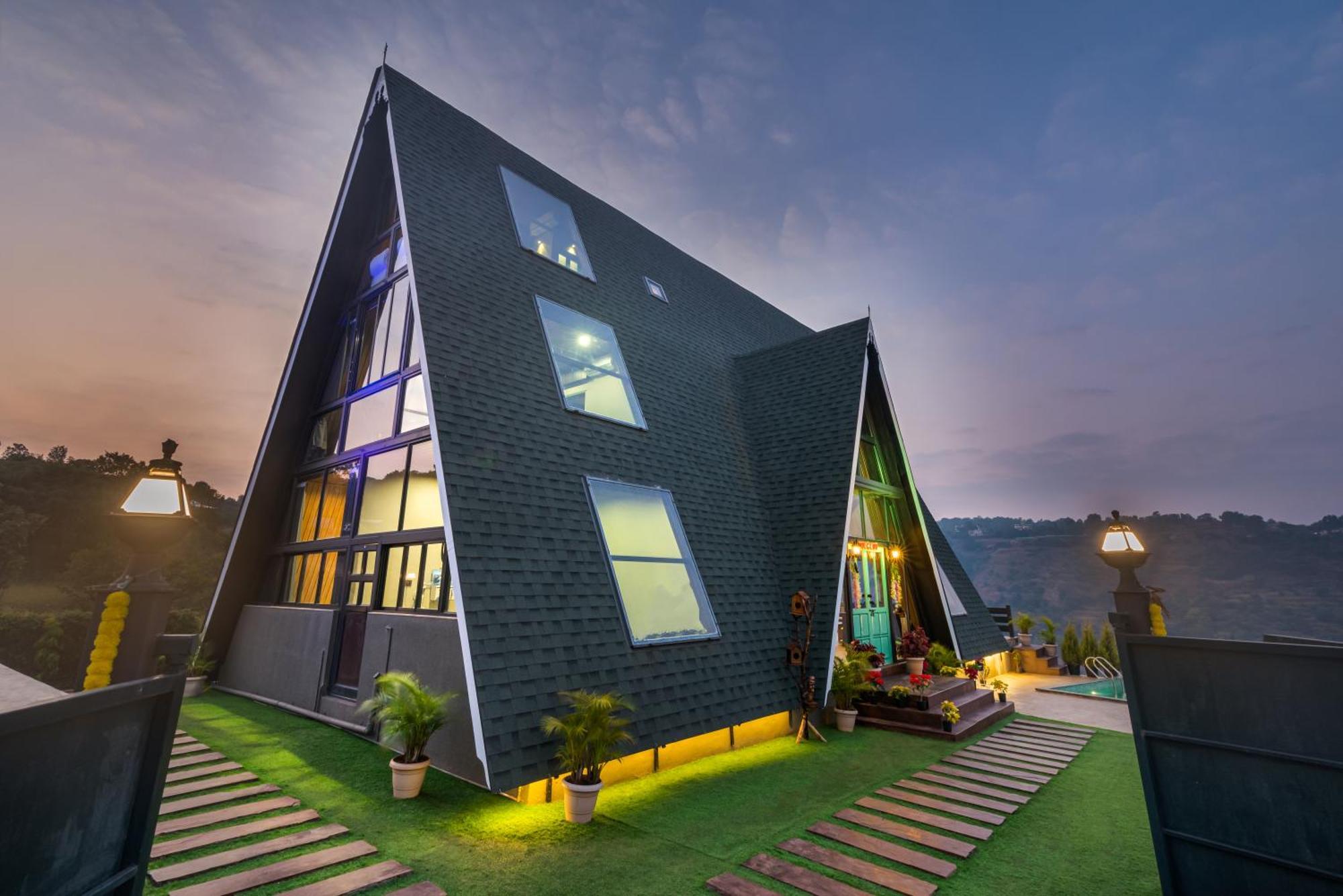 Saffronstays A Vantage, Panchgani - A Pyramid Shaped Unique Luxury Villa With Infinity Valley Views Extérieur photo